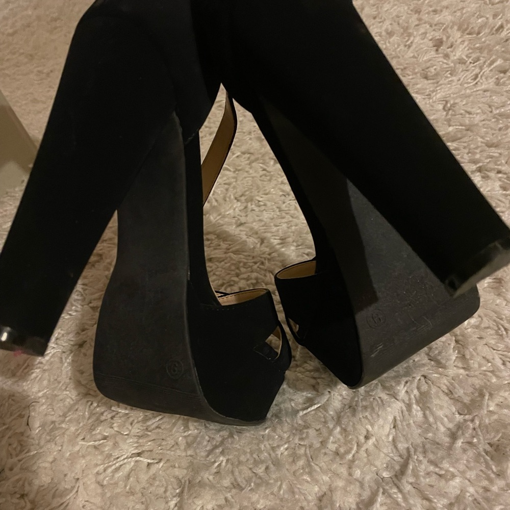 Platform Sandals - Picture 2 of 3